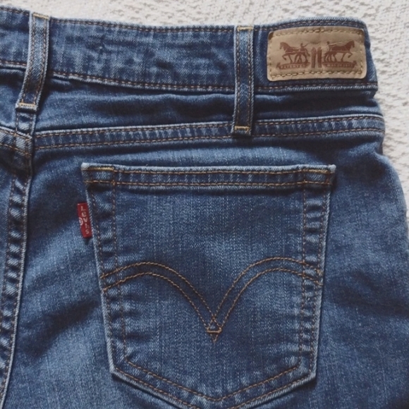 Levi's Distressed Hem Denim Shorts Size 4 - Picture 3 of 6